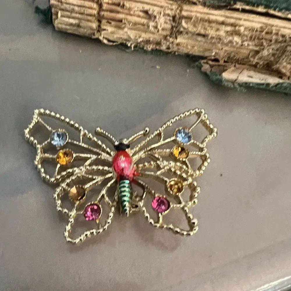 Vintage Gold Tone Butterfly Brooch Pin w rhinestones.gorgeous.